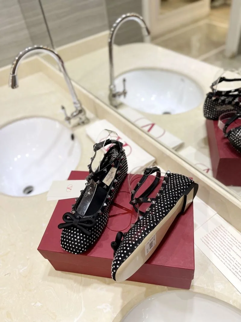 Reliable Valentino Flat Shoes 36771