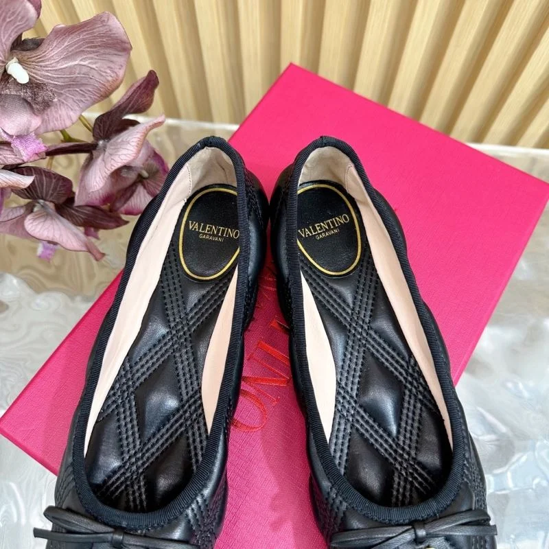 Valentino Flat Shoes Durable 36492