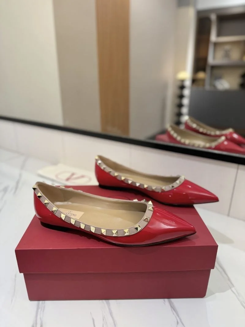 Sleek Valentino Flat Shoes 36476
