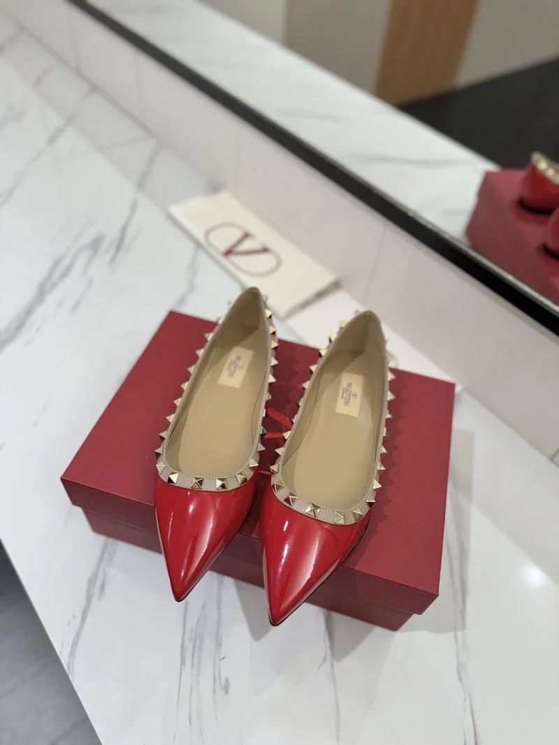 Sleek Valentino Flat Shoes 36476