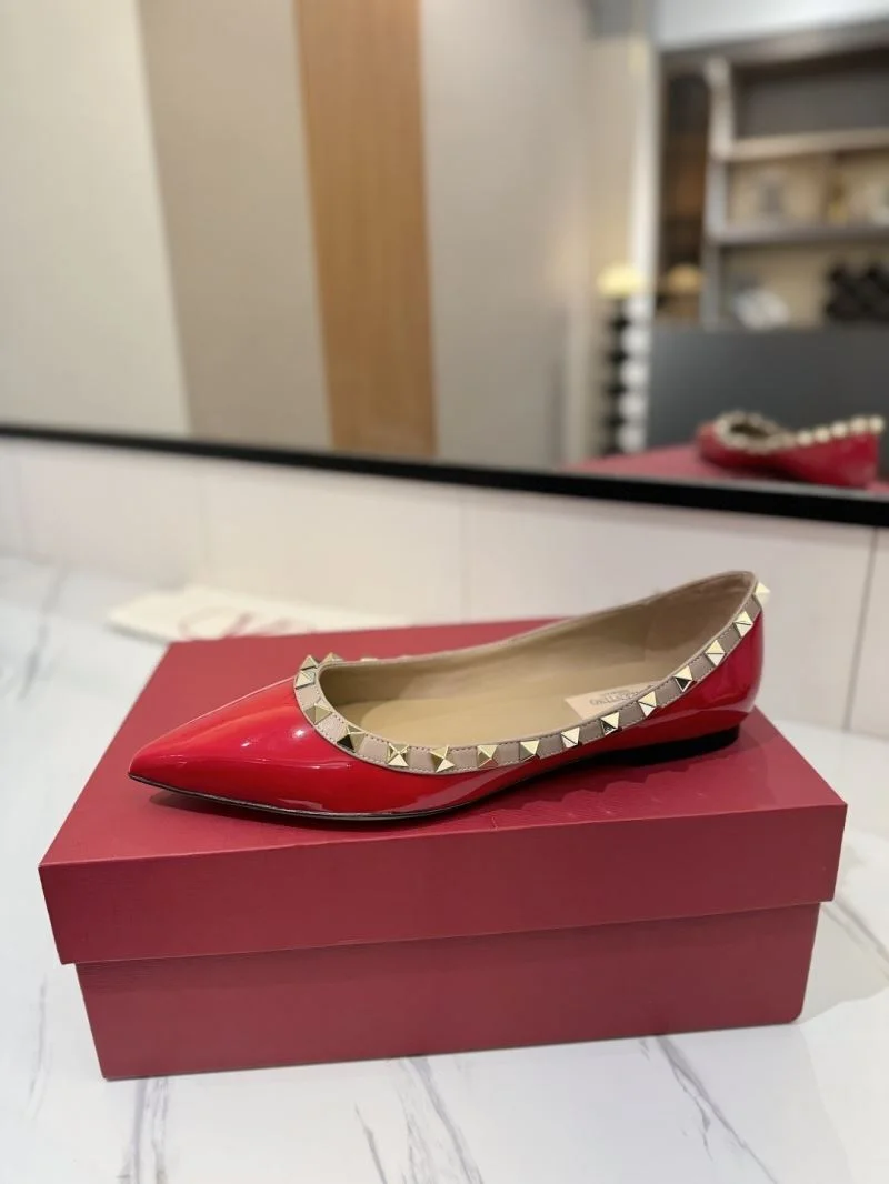 Sleek Valentino Flat Shoes 36476