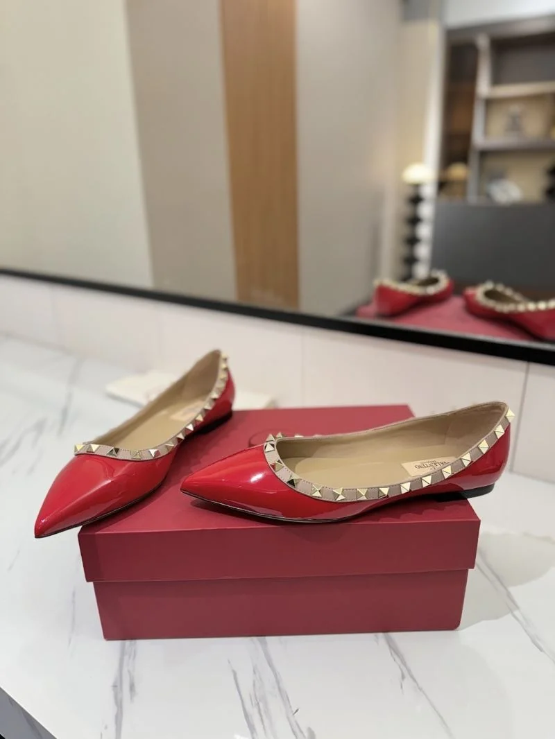 Sleek Valentino Flat Shoes 36476