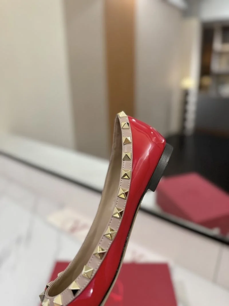 Sleek Valentino Flat Shoes 36476