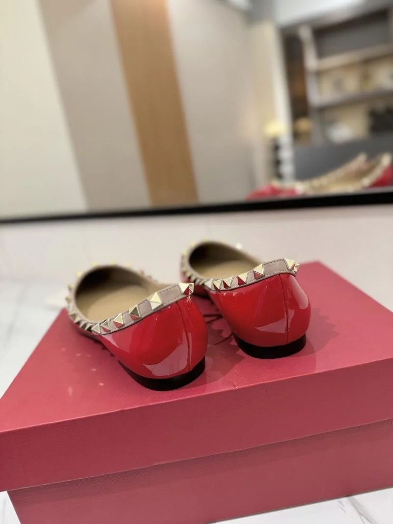 Sleek Valentino Flat Shoes 36476