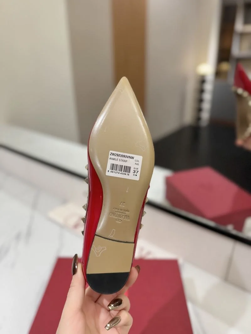 Sleek Valentino Flat Shoes 36476