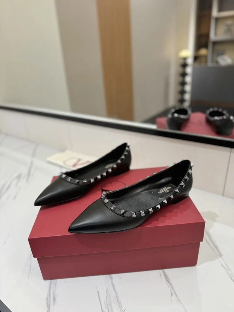 EyeCatching Valentino Flat Shoes 36475