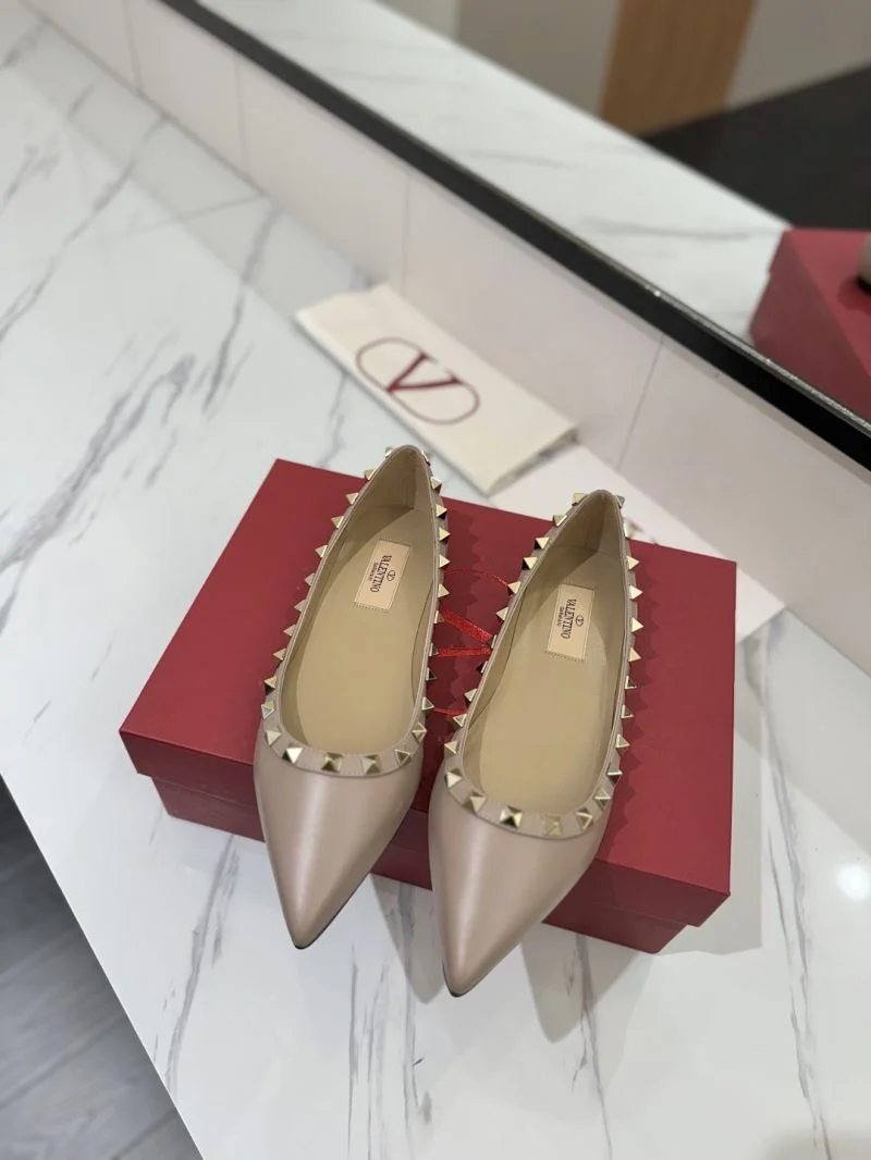 Youthful Valentino Flat Shoes 36474