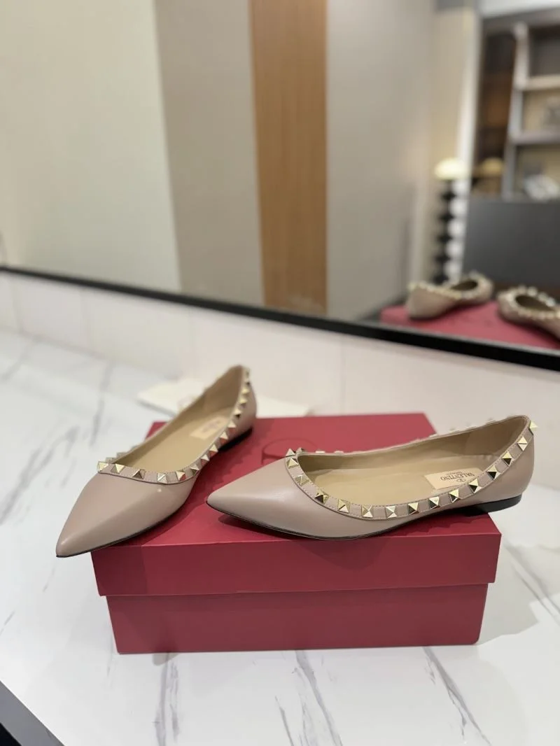 Youthful Valentino Flat Shoes 36474