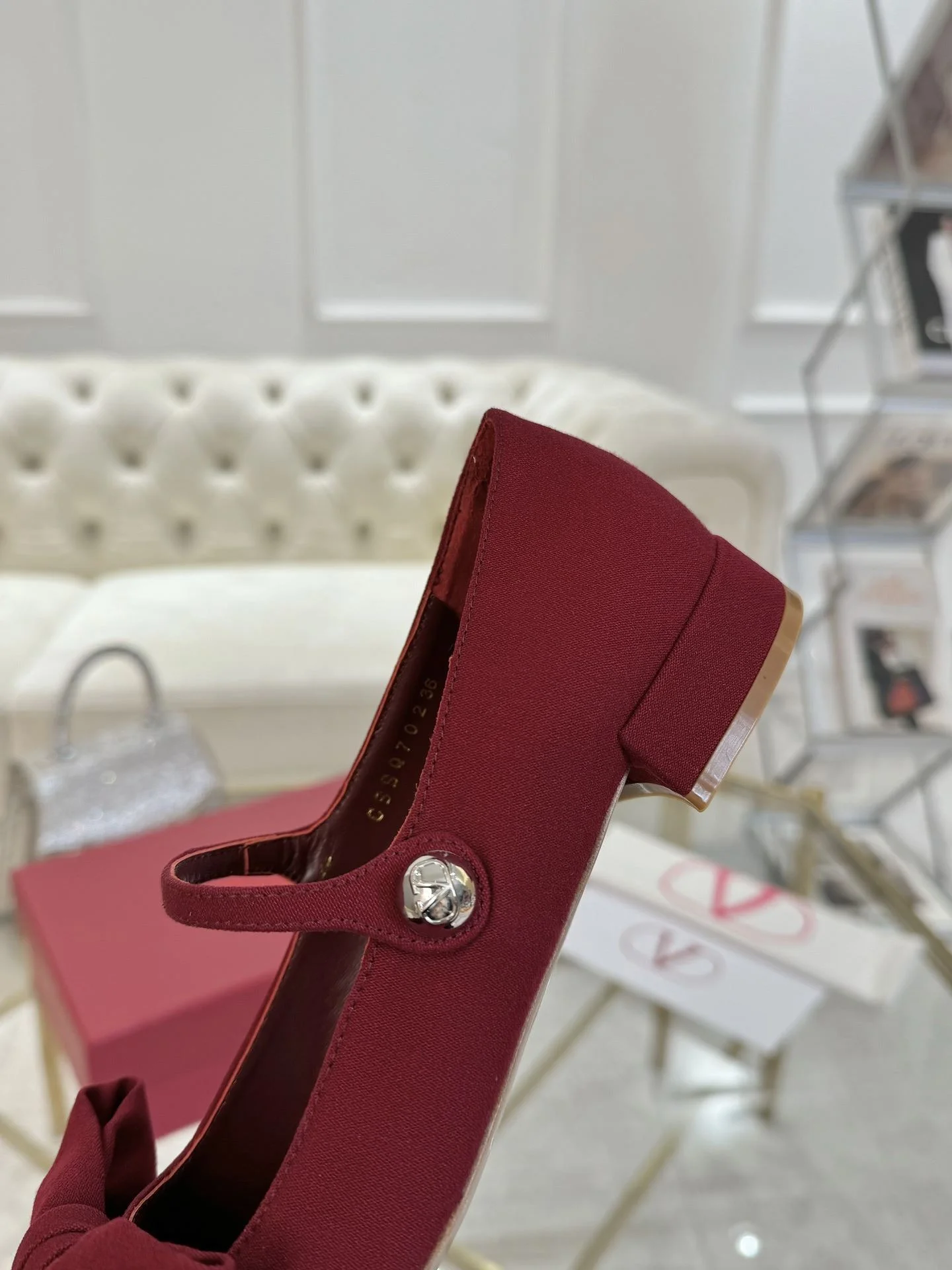 Durable Valentino Flat Shoes 36246