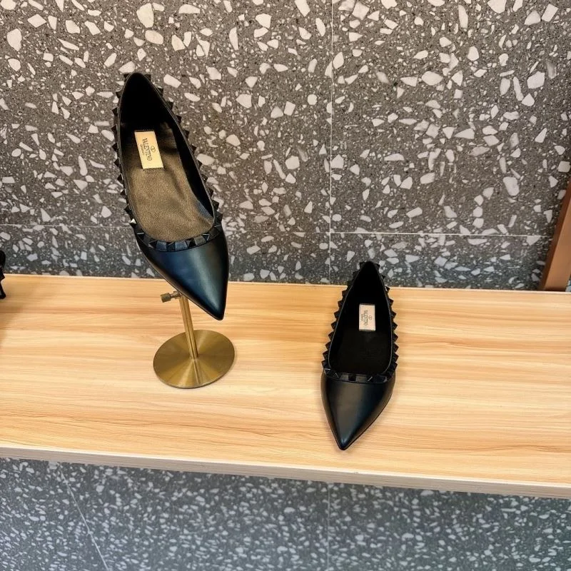 Durable Valentino Flat Shoes 36230
