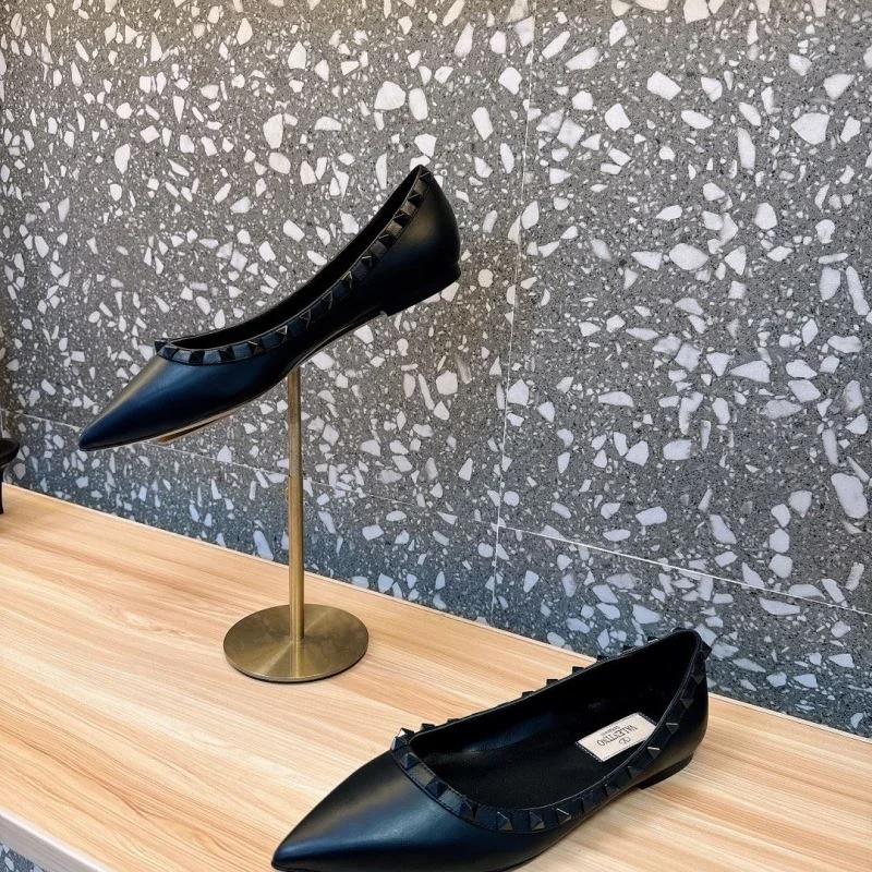 Durable Valentino Flat Shoes 36230