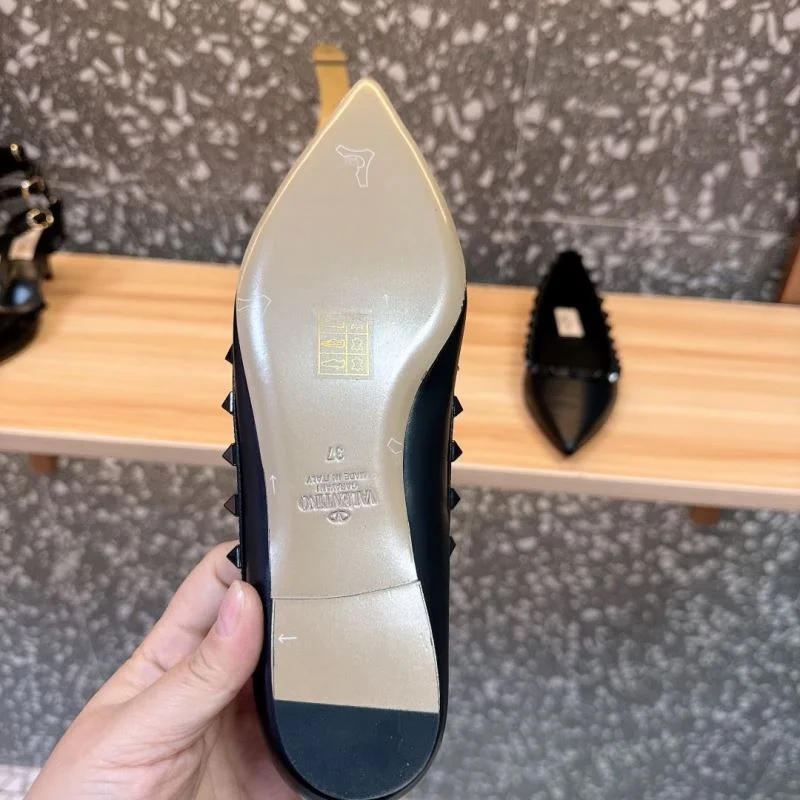 Durable Valentino Flat Shoes 36230