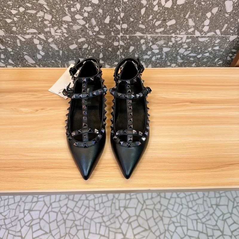 Effortless Valentino Flat Shoes 36239