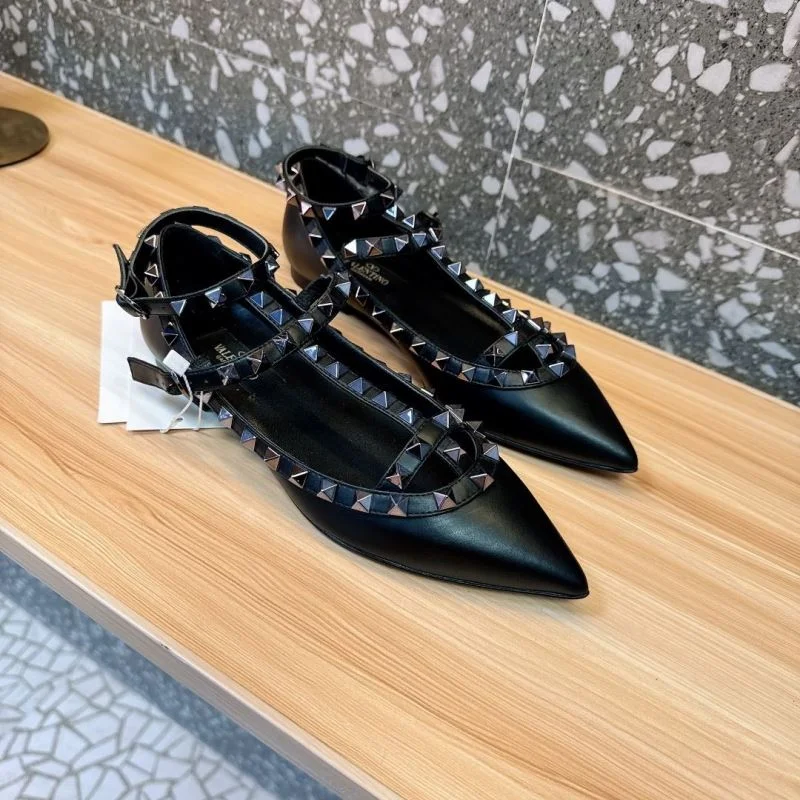 Effortless Valentino Flat Shoes 36239