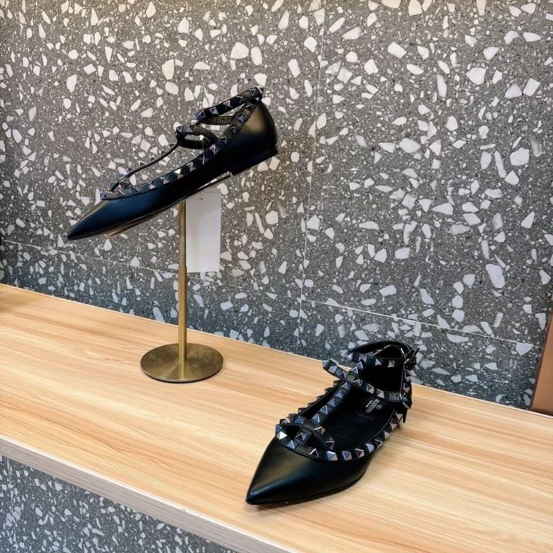 Effortless Valentino Flat Shoes 36239