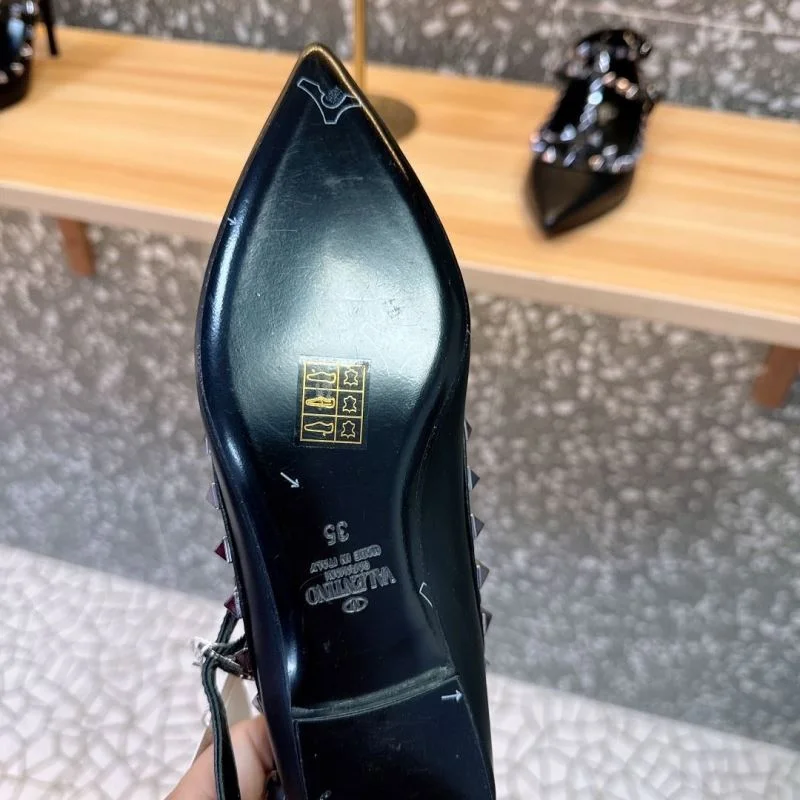 Effortless Valentino Flat Shoes 36239