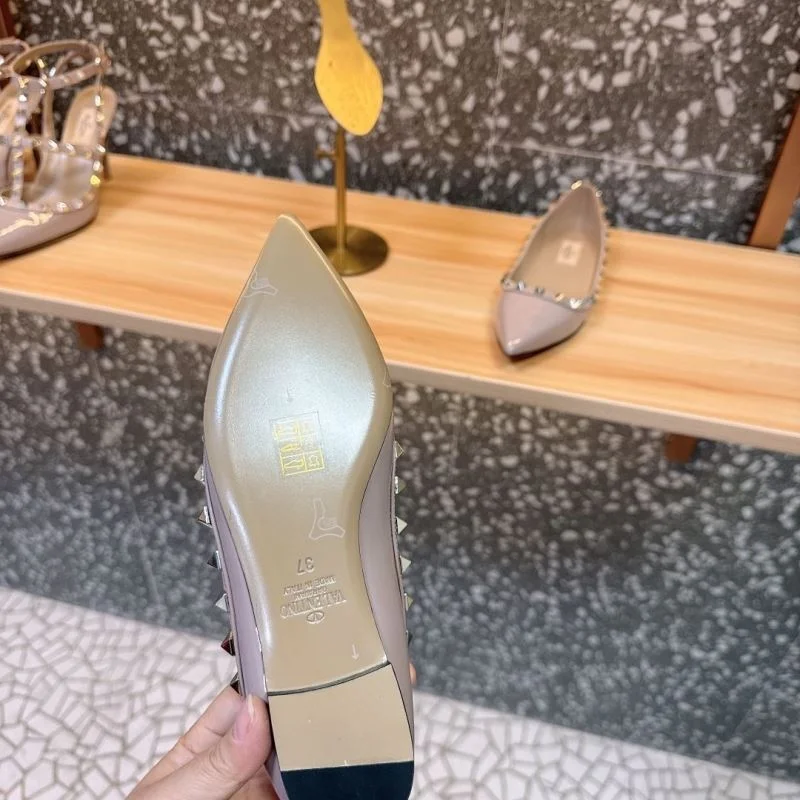 Effortless Valentino Flat Shoes 36224