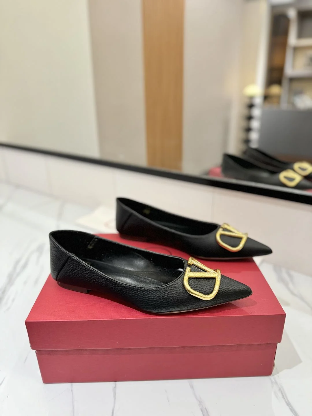 Valentino Flat Shoes Lightweight 36242