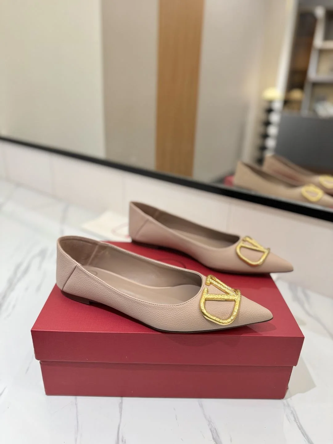 Durable Valentino Flat Shoes 36243