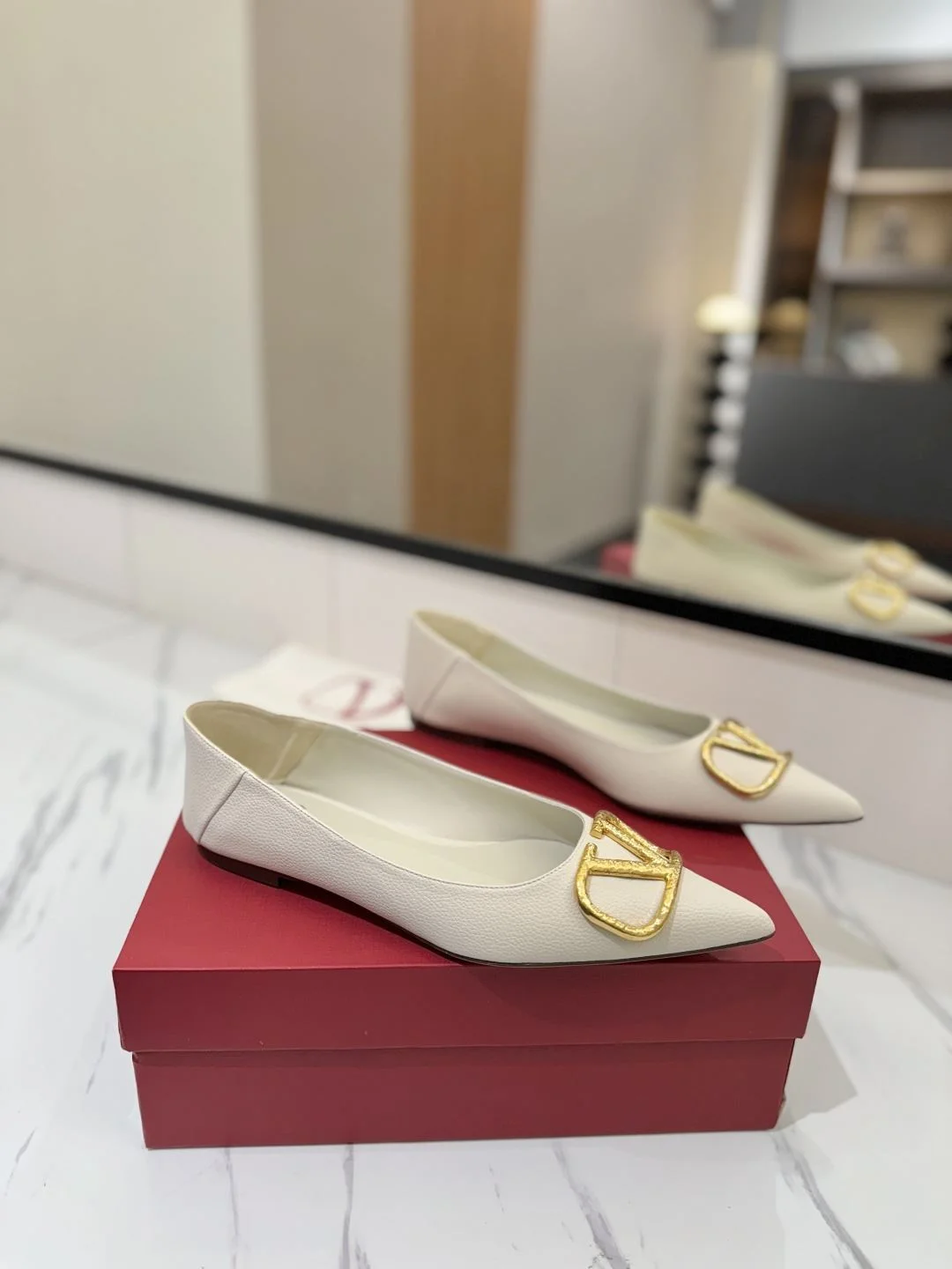 Compact Valentino Flat Shoes 36228