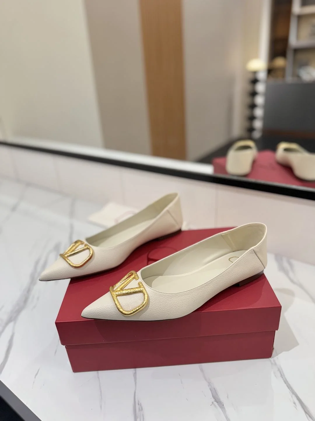 Compact Valentino Flat Shoes 36228