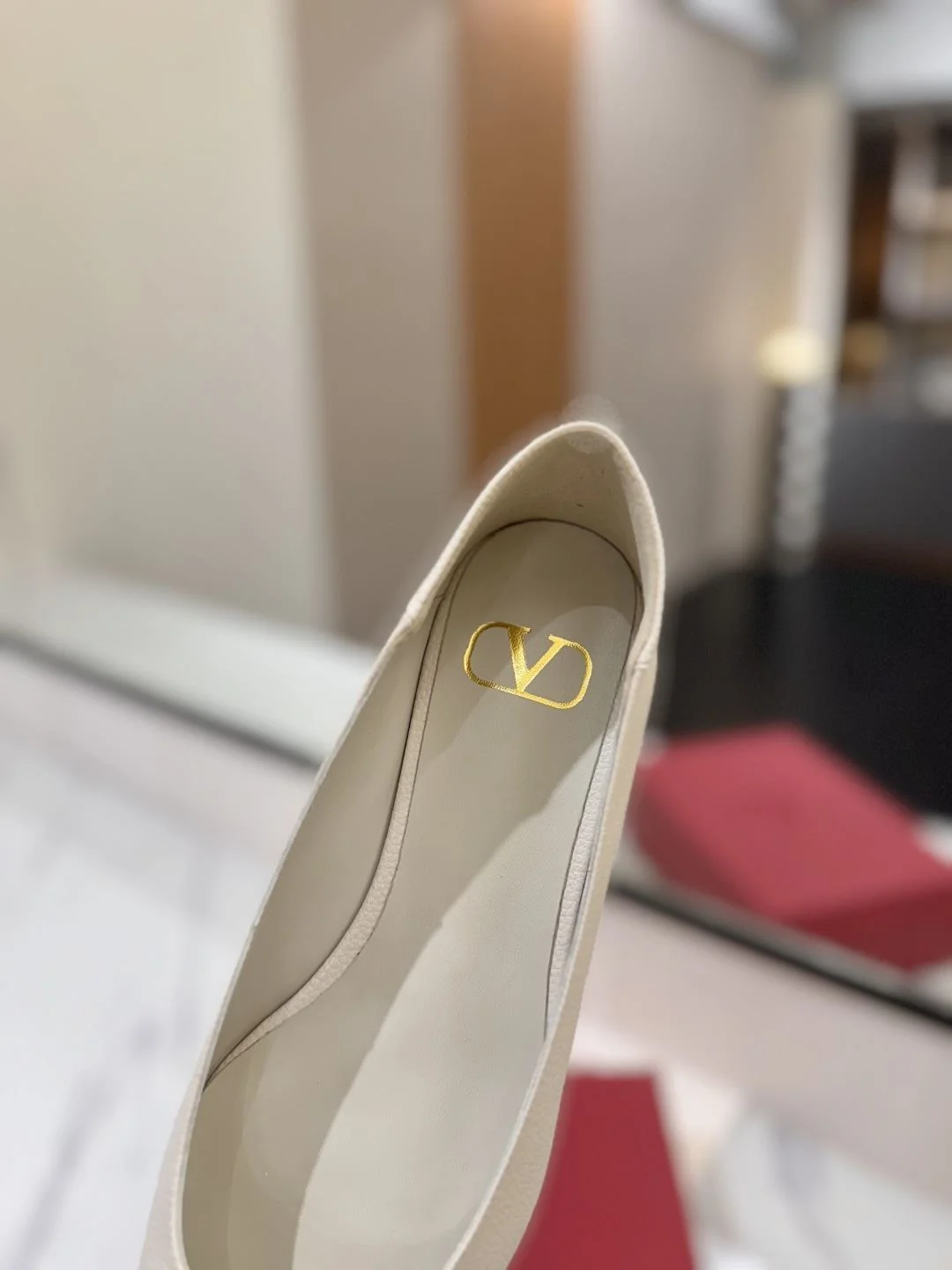 Compact Valentino Flat Shoes 36228