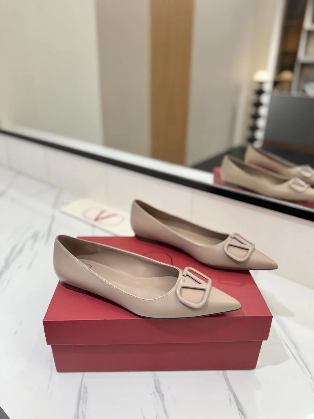 Resilient Valentino Flat Shoes 36221