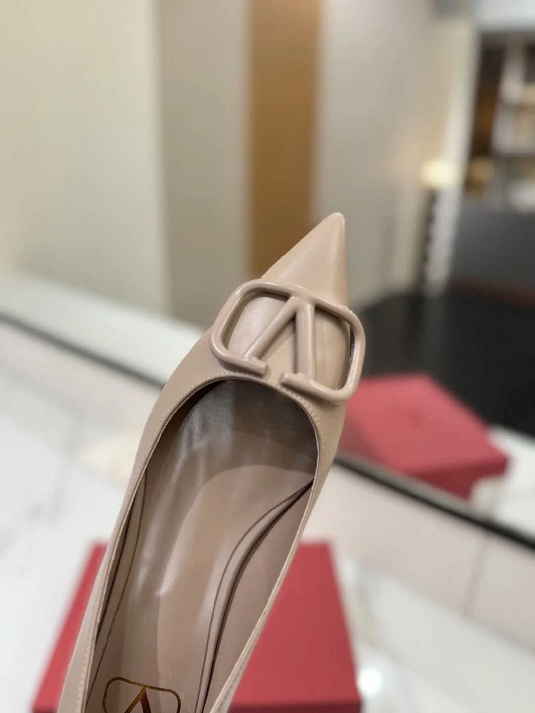 Resilient Valentino Flat Shoes 36221