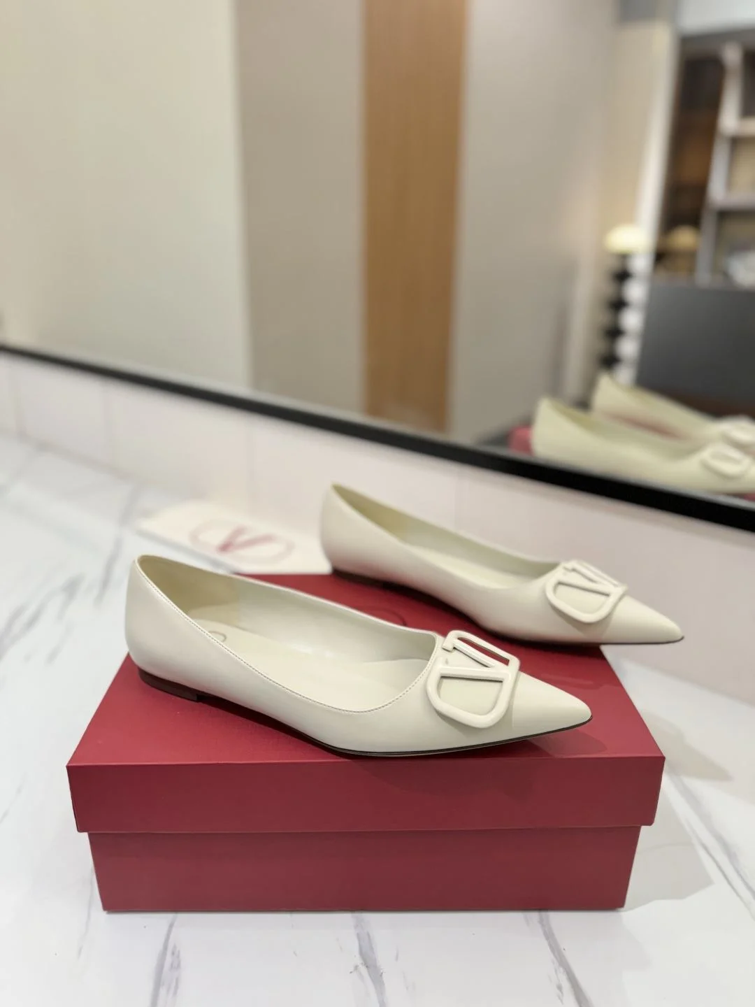 Reliable Valentino Flat Shoes 36216