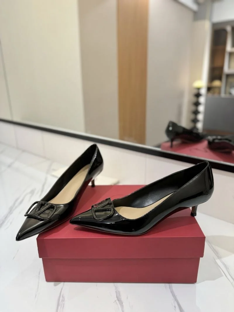 Trendsetting Valentino Heeled Shoes 36730