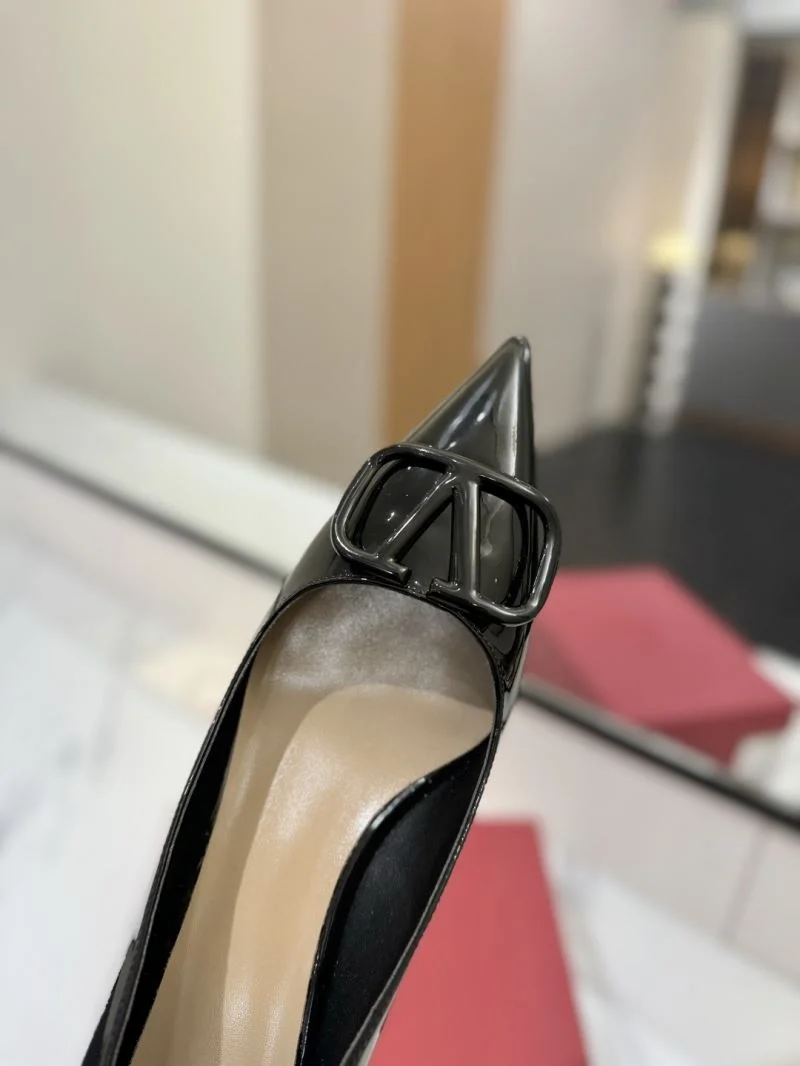 Trendsetting Valentino Heeled Shoes 36730