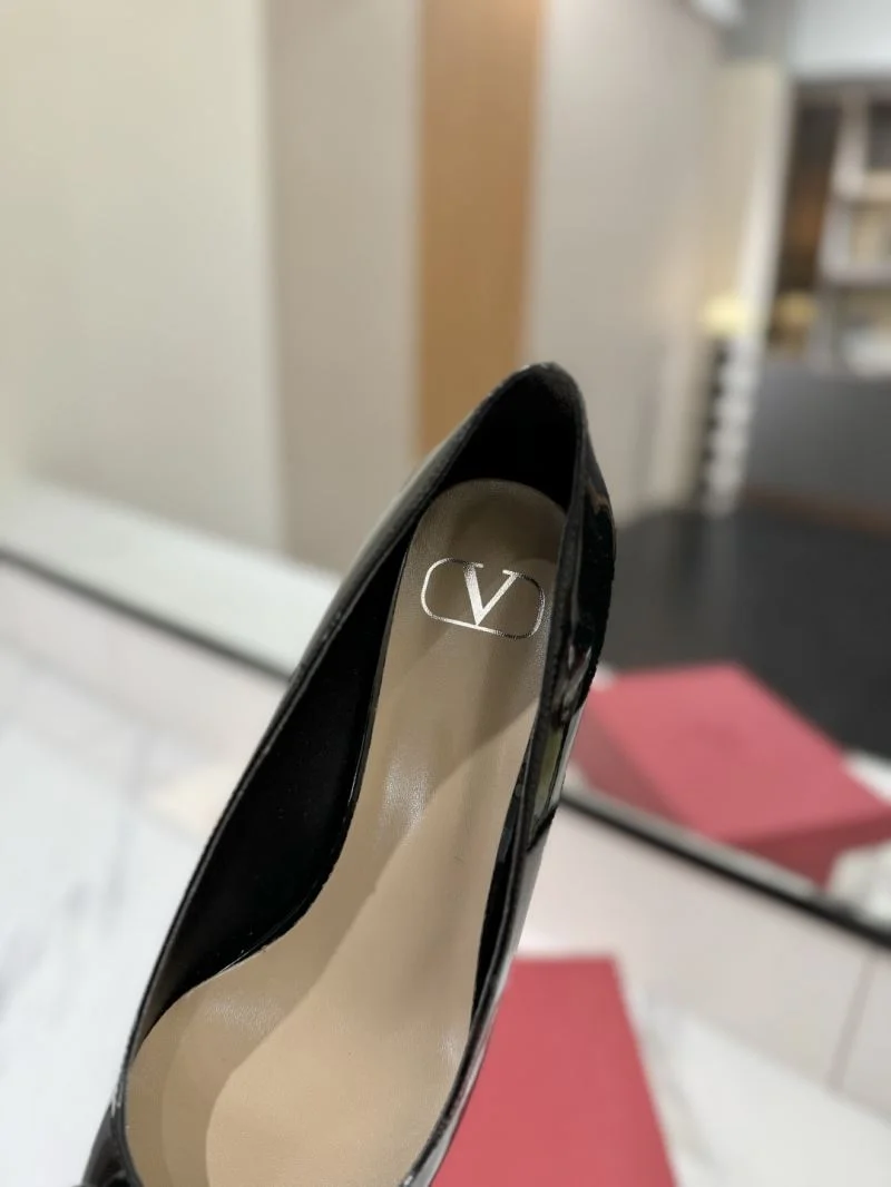 Trendsetting Valentino Heeled Shoes 36730