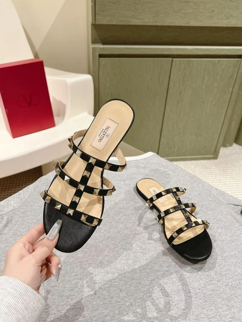 Versatile Valentino Heeled Shoes 37121