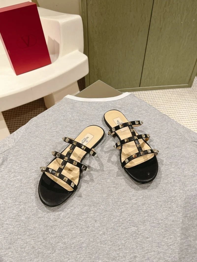 Versatile Valentino Heeled Shoes 37121