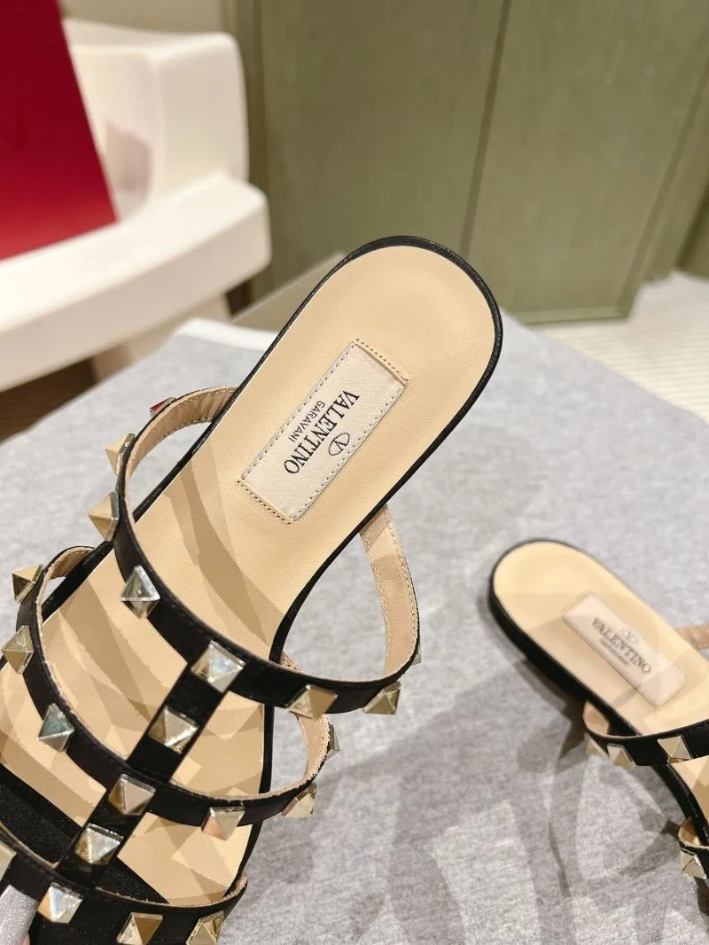Versatile Valentino Heeled Shoes 37121