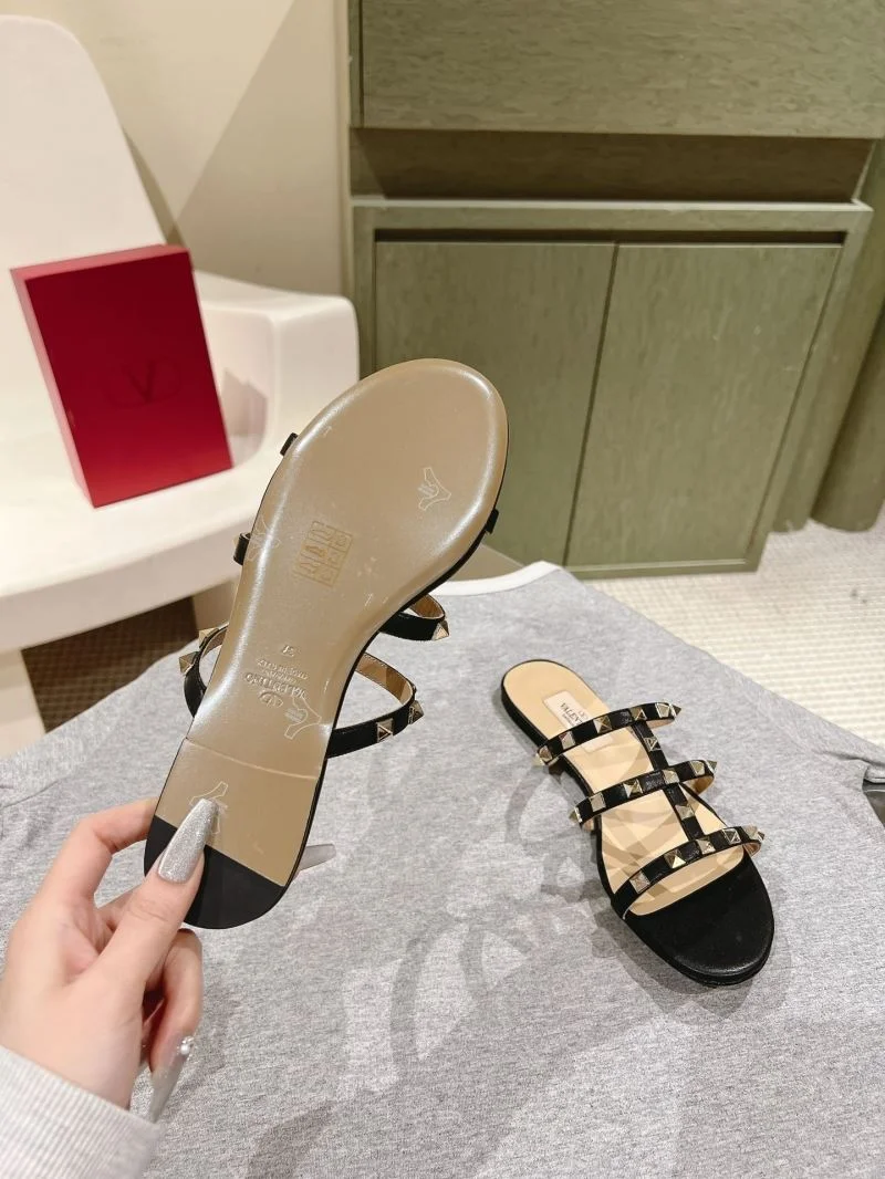 Versatile Valentino Heeled Shoes 37121