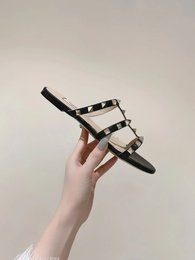 Versatile Valentino Heeled Shoes 37121