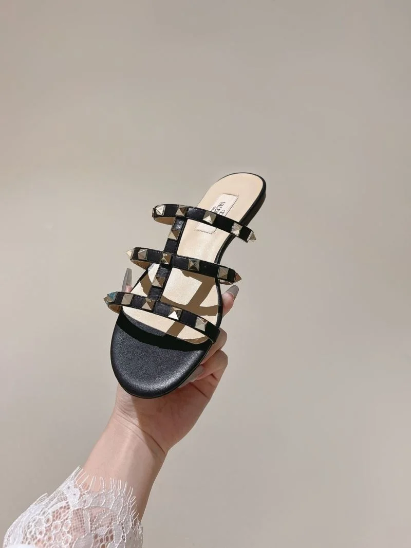 Versatile Valentino Heeled Shoes 37121
