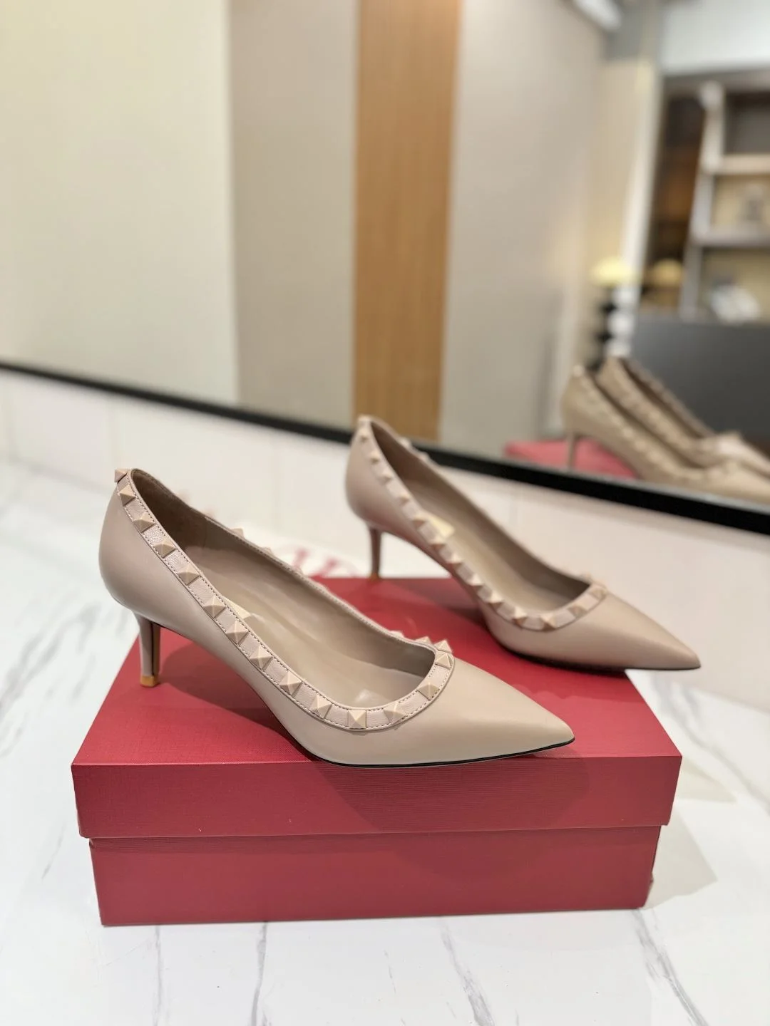 Valentino Heeled Shoes Minimalist 36192