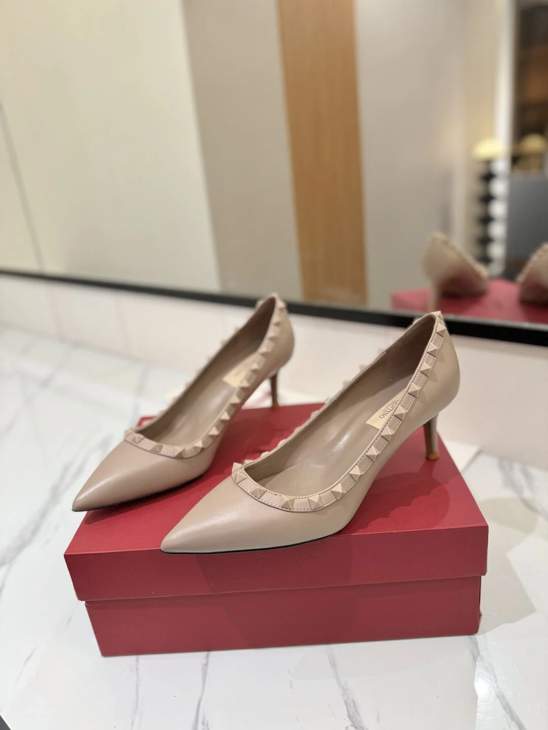 Valentino Heeled Shoes Minimalist 36192