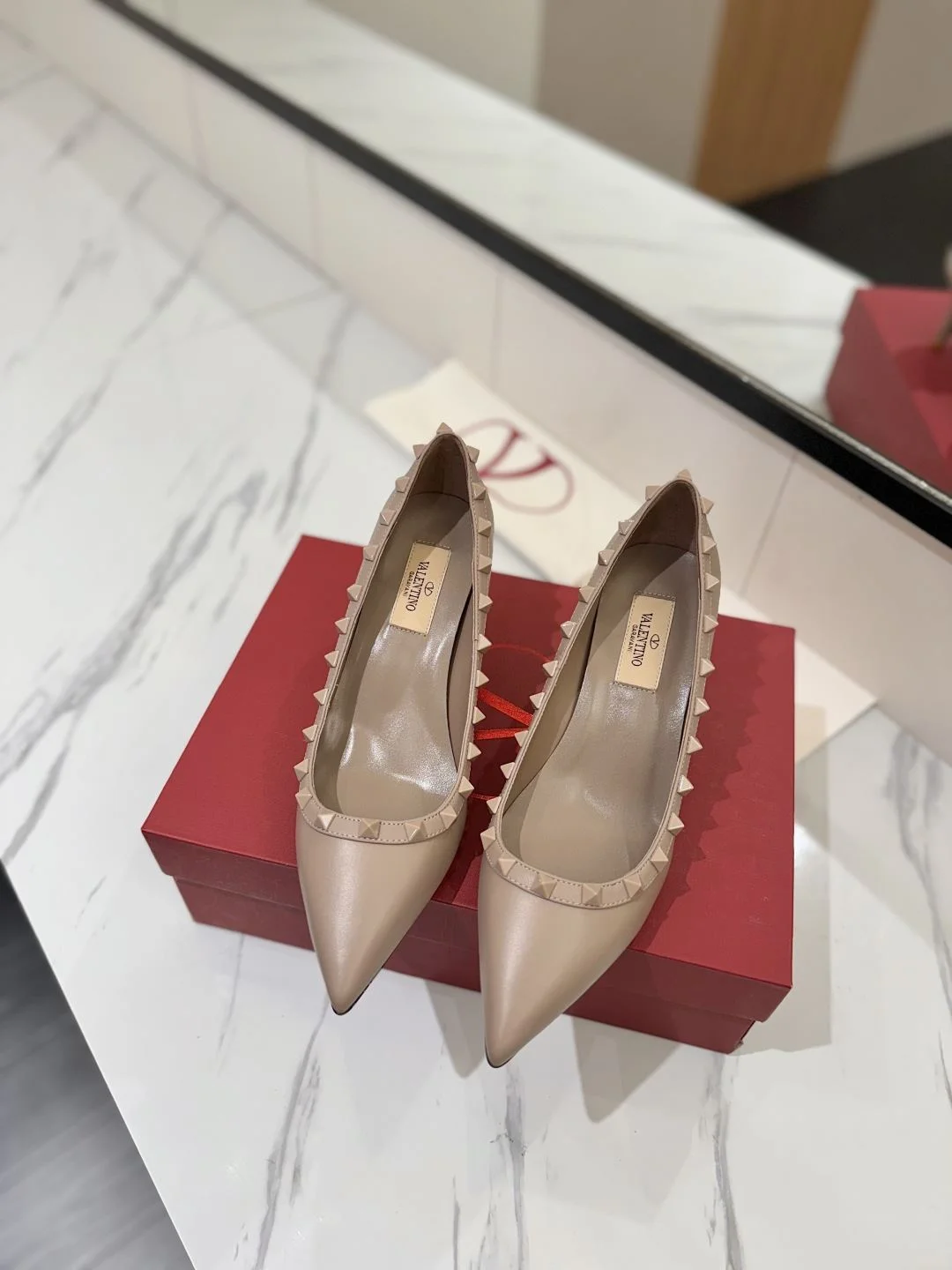 Valentino Heeled Shoes Minimalist 36192