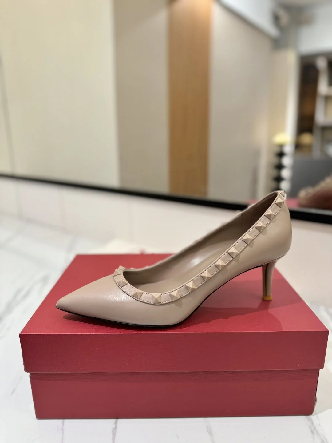 Valentino Heeled Shoes Minimalist 36192