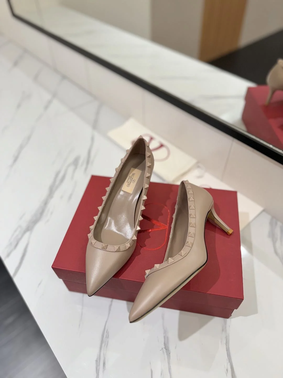 Valentino Heeled Shoes Minimalist 36192