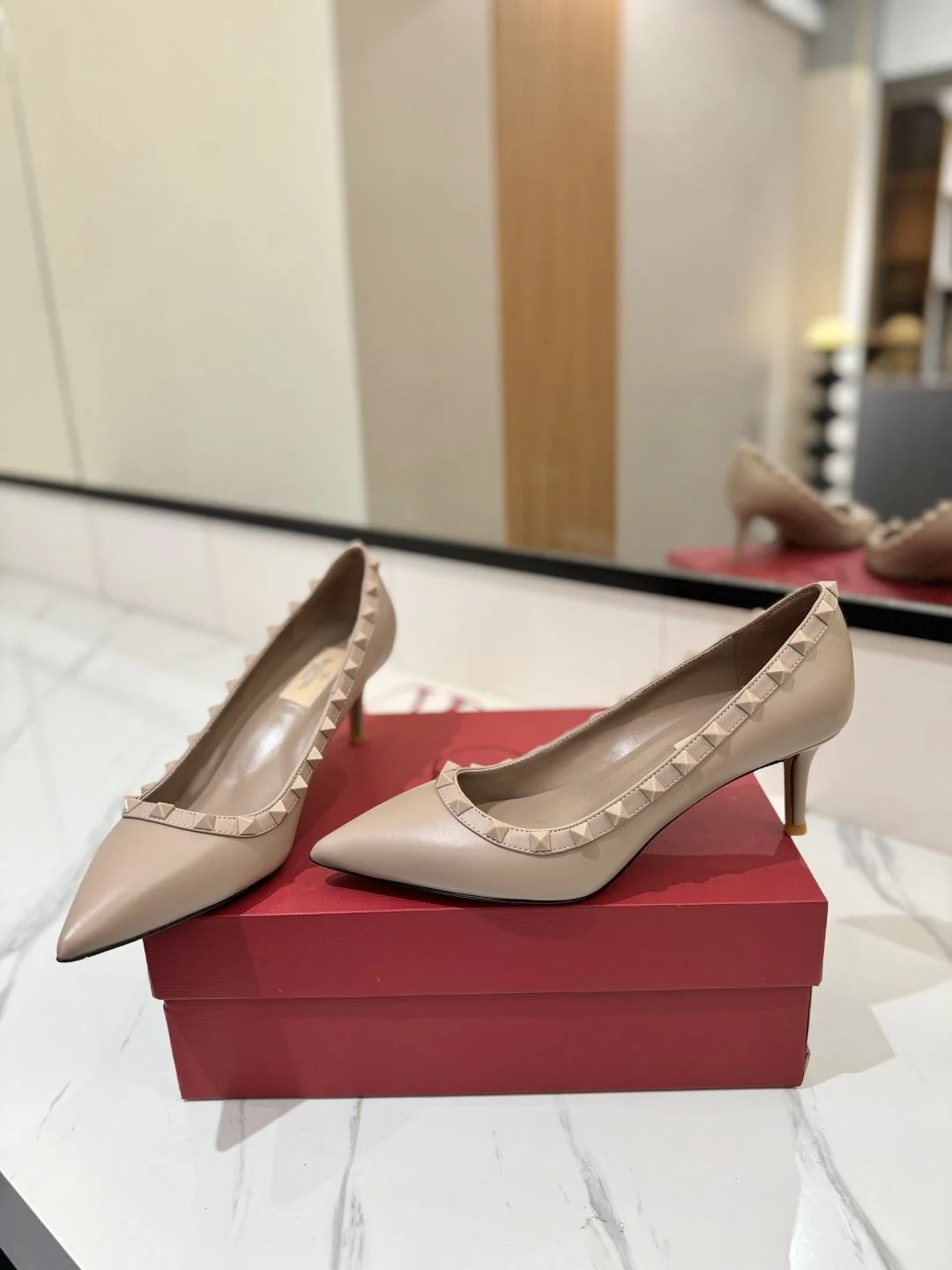 Valentino Heeled Shoes Minimalist 36192