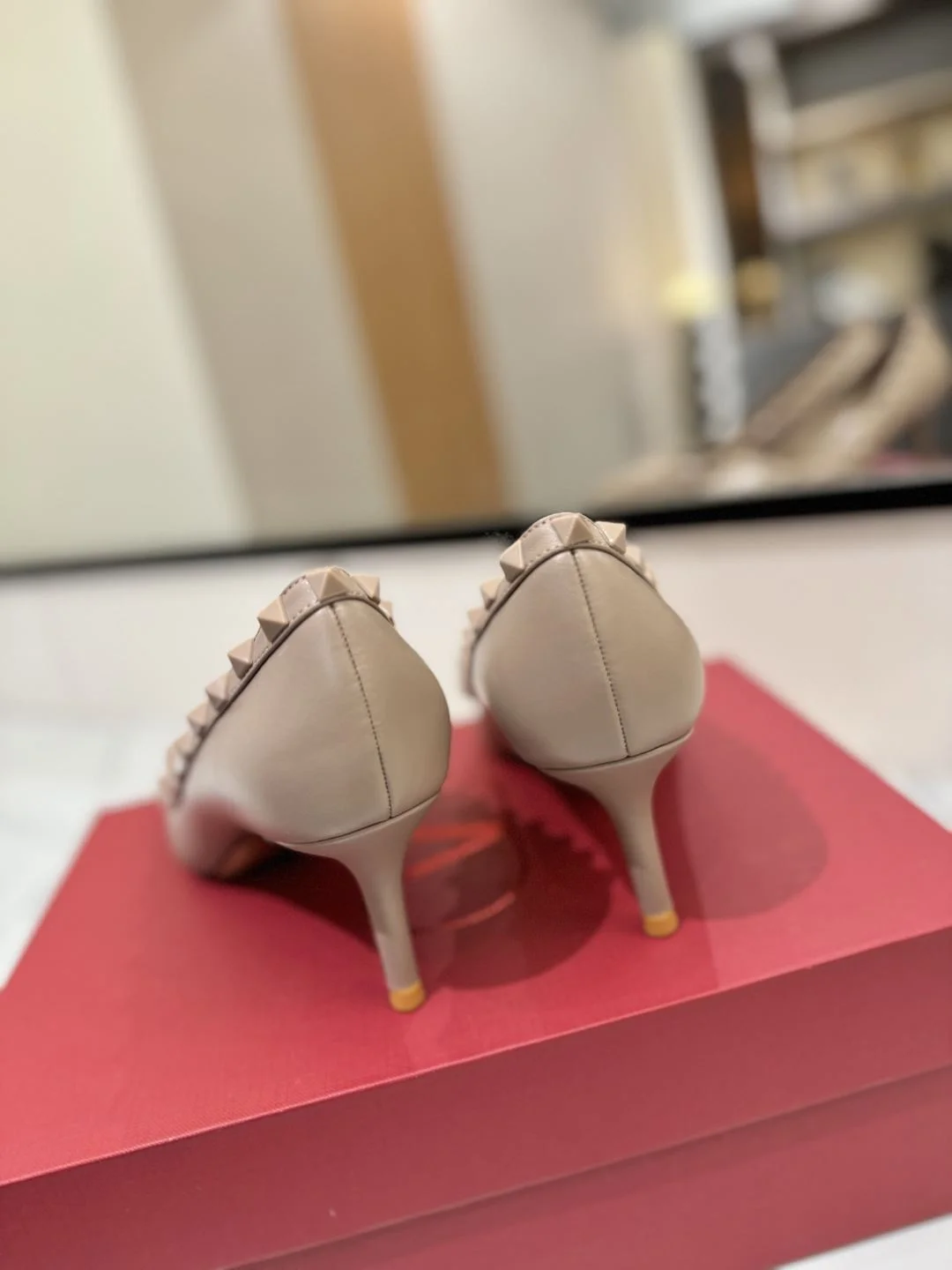 Valentino Heeled Shoes Minimalist 36192