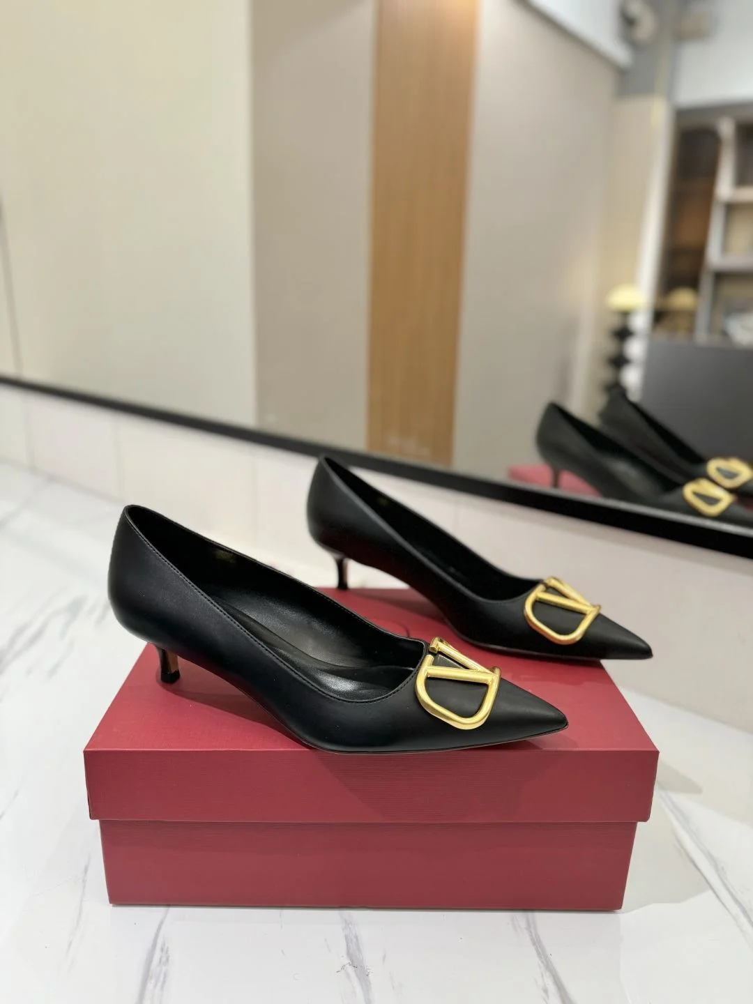 Durable Valentino Heeled Shoes 36189
