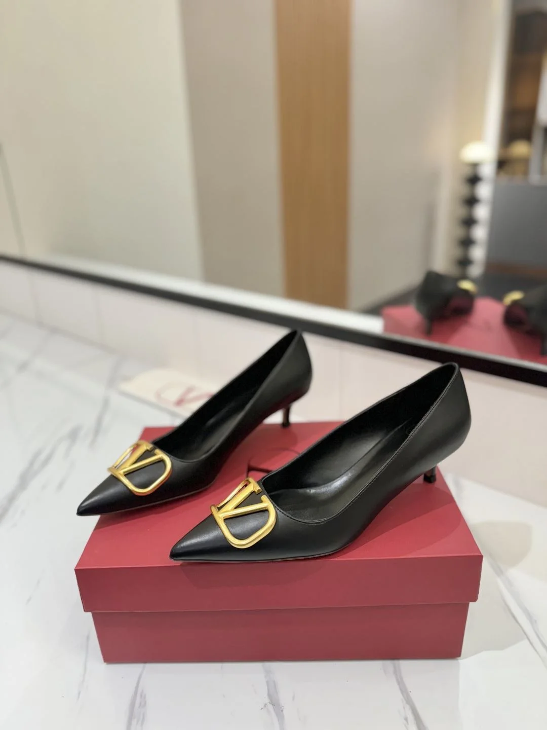 Durable Valentino Heeled Shoes 36189