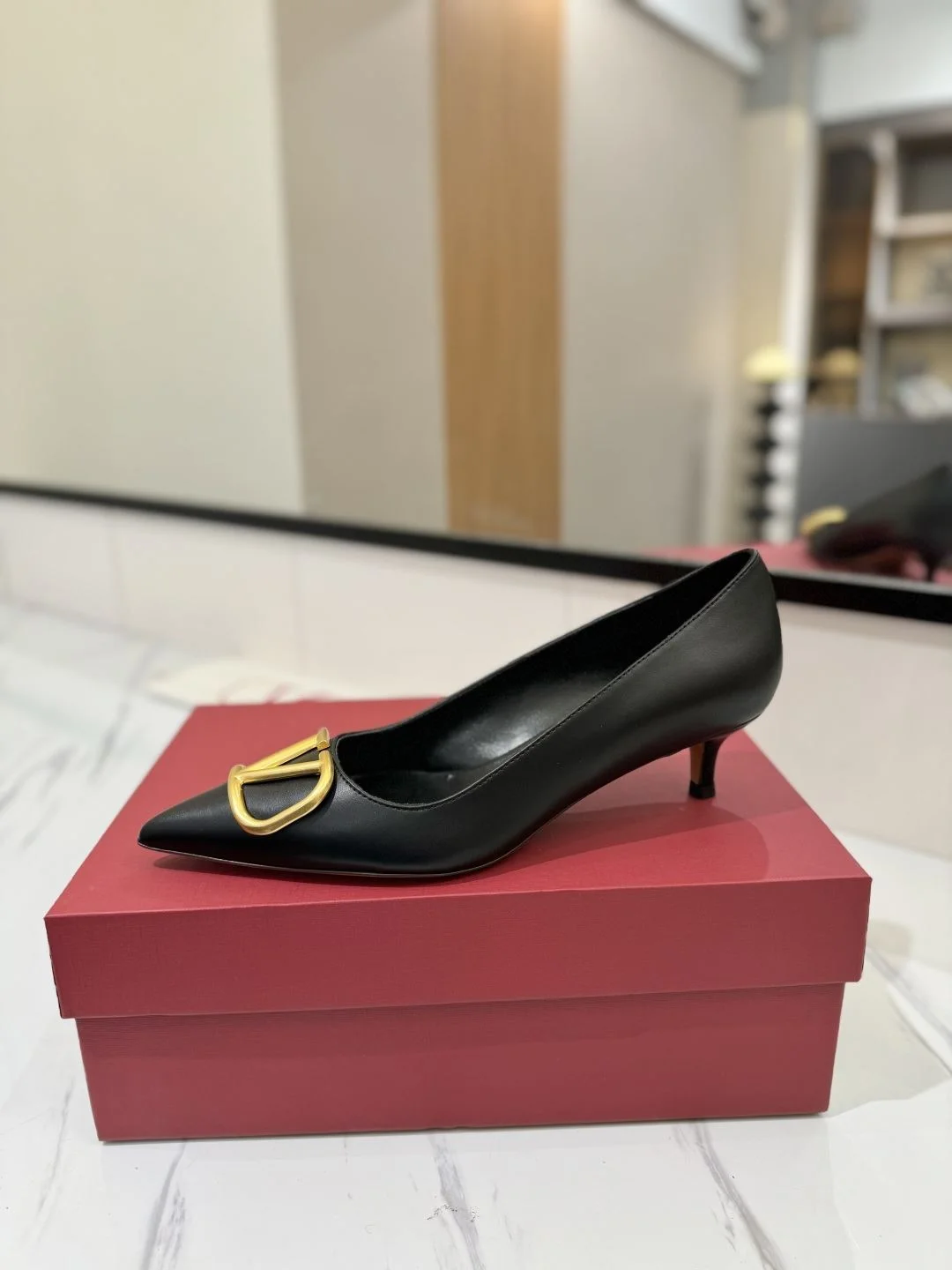 Durable Valentino Heeled Shoes 36189
