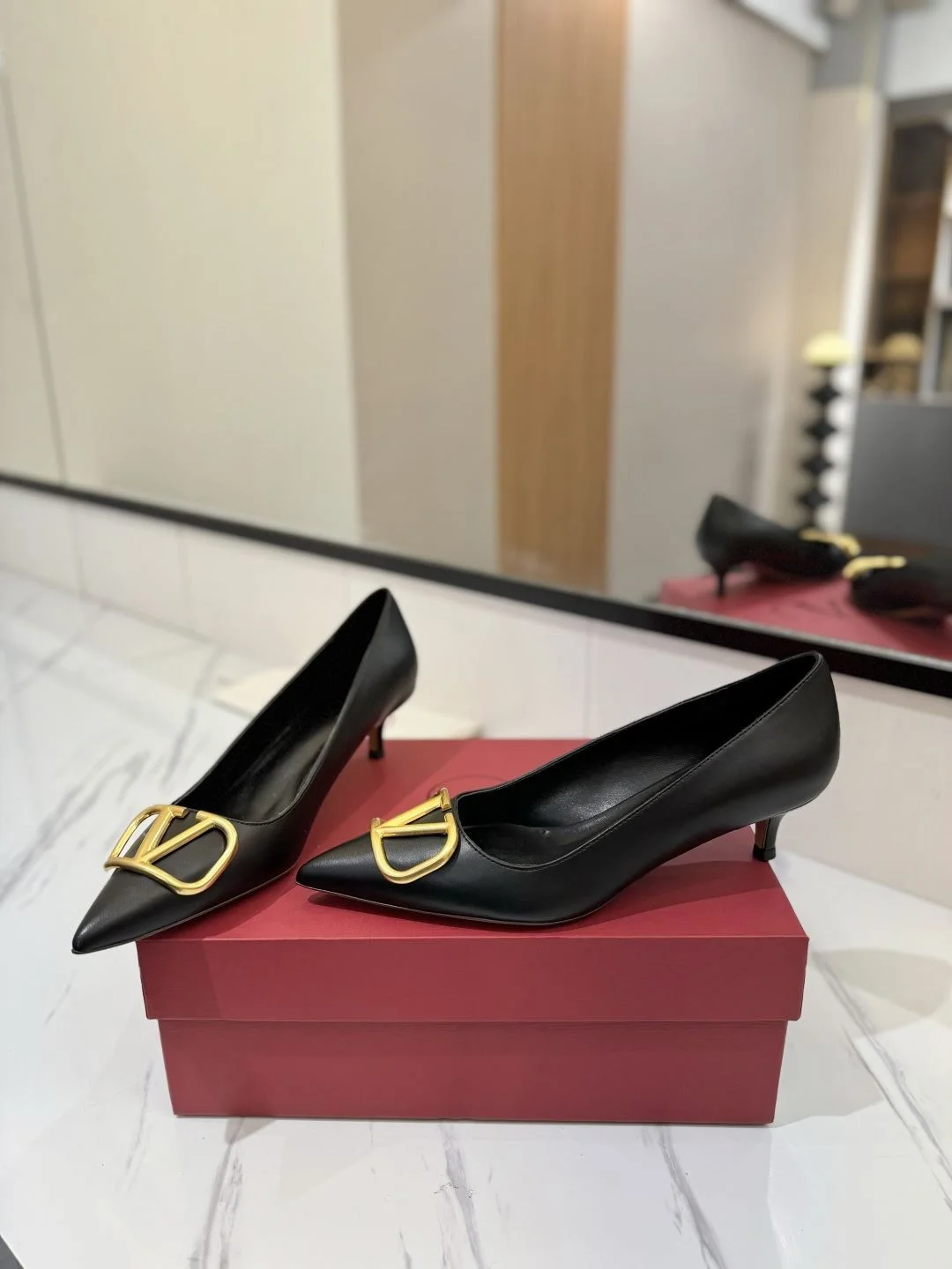 Durable Valentino Heeled Shoes 36189