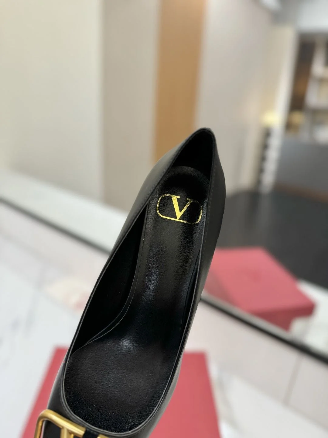 Durable Valentino Heeled Shoes 36189